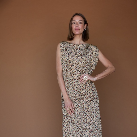 The Cleopatra dress is a stunning and unique piece Handmade with elegance ♻️ - Picture 2 of 6